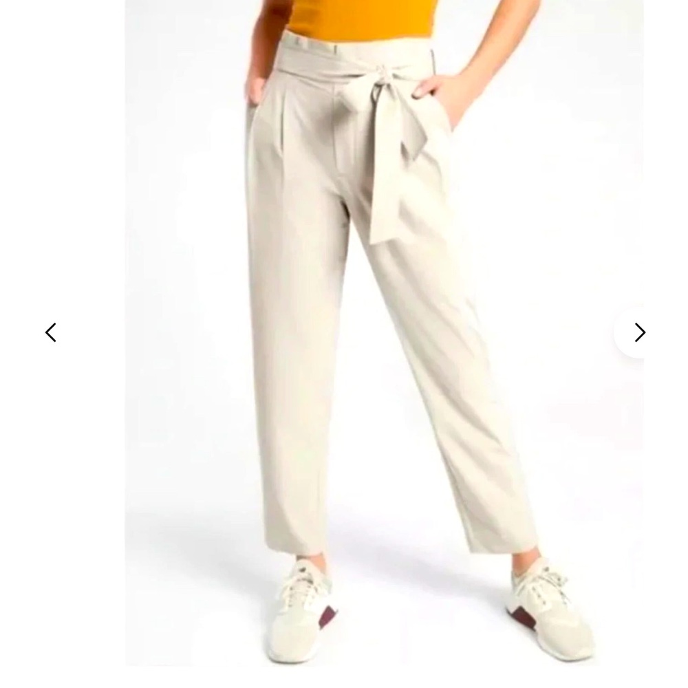 ATHLETA Skyline Pant II Light Khaki Paperbag Waist Lightweight Pants 6 petite